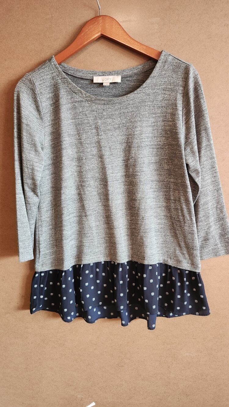 LOFT Womens Mixed Media Top S Gray Knit Navy Blue Polka Dot Ruffle Hem 3/4 Wt43